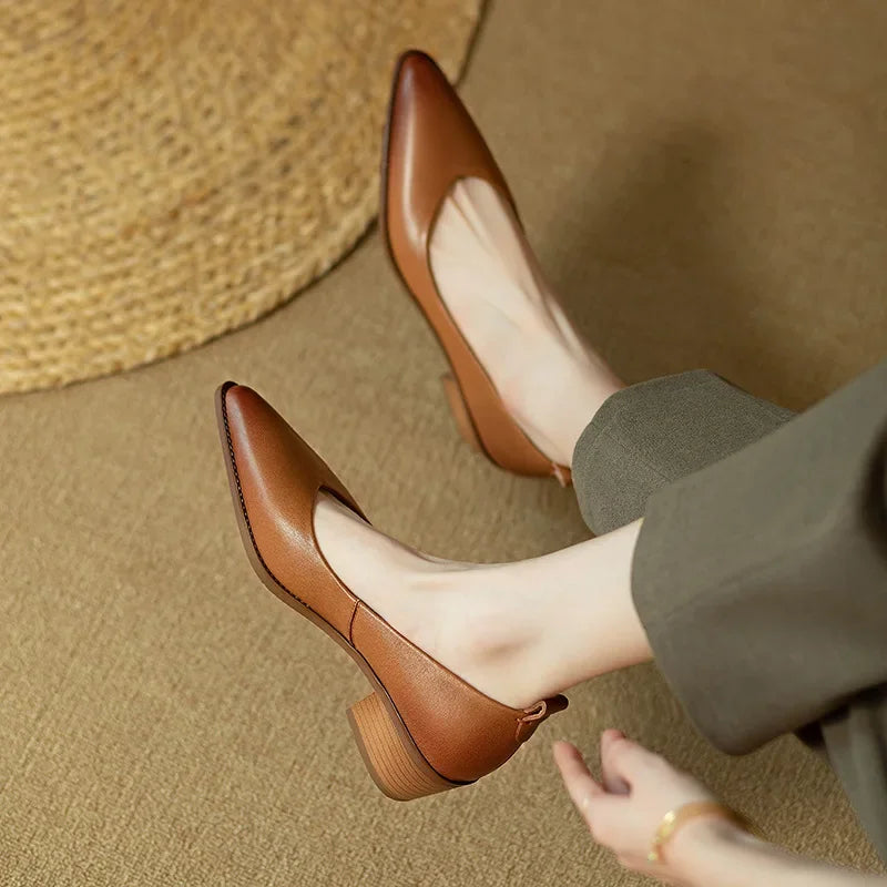 Helen™ | Timeless Pointed Pumps