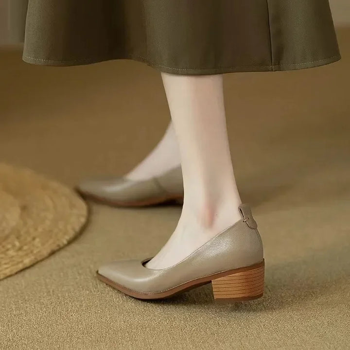 Helen™ | Timeless Pointed Pumps