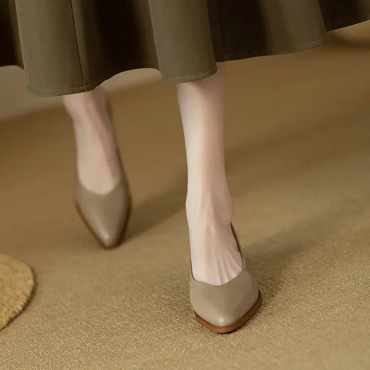 Helen™ | Timeless Pointed Pumps