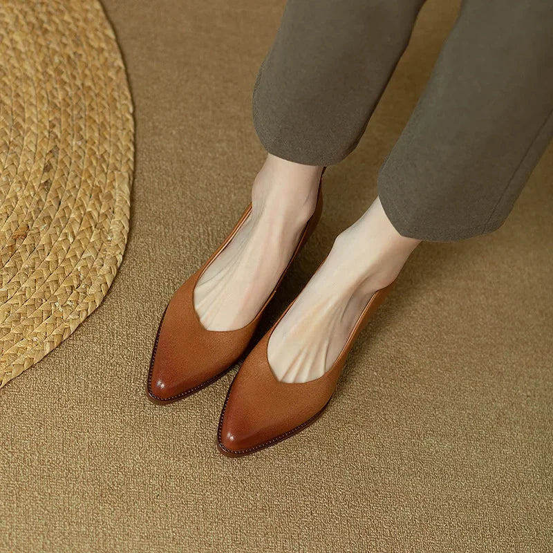 Helen™ | Timeless Pointed Pumps