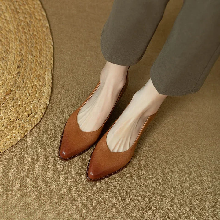 Helen™ | Timeless Pointed Pumps